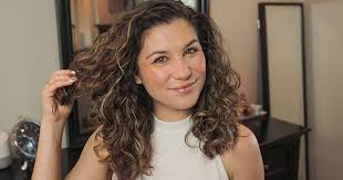 How To Make Wavy Hair Curl Evenly Curled Hairstyles Thin Wavy Hair Wavy Hair