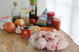 Limpiar las manitas de cerdo. Manitas De Cerdo En Salsa De Almendras Receta Tradicional De La Cocina De Granada Cocinando Entre Olivos