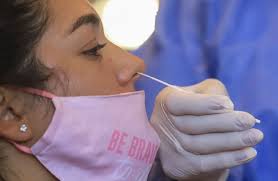 El toque de queda entre las 23:00 y las 06:00 horas es una de las novedosas medidas que se han aplicado con el estado de alarma. Cfcz9boejesk4m