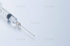 白い背景に置いてある注射器 10179014720 の写真素材 イラスト素材 アマナイメージズでは3000万点以上の高品質な写真素材 イラスト素材 動画素材が購入可能です ロイヤリティフリー作品だけでなくライツマネージド作品も豊富に取り揃えています 注射器