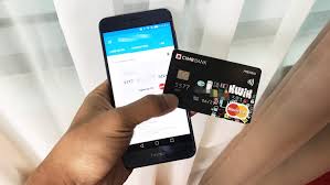 Kad debit ialah instrumen pembayaran yang membolehkan pembayaran barangan dan/atau perkhidmatan di kedai runcit dan institusi perkhidmatan daripada akaun deposit ahli kad debit. Benarkah Kad Berasaskan Paywave Mudah Digodam Amanz