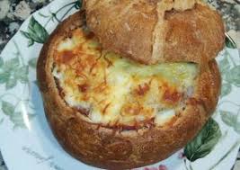 Pan De Hogaza Relleno De Mozzarella Carne Picada Y Jamon Receta De Sara Pa Receta Pan Relleno De Carne Pan Relleno Recetas De Comida