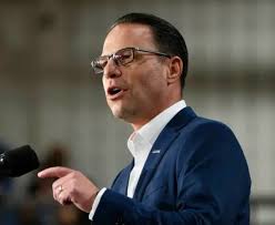 🚨BREAKING: Pennsylvania Governor Josh Shapiro, one of the frontrunners to  be Kamala Harris's running mate, abruptly canceled a three-event  fundraising swing through the Hamptons in NY this weekend, sparking  speculation that he'll