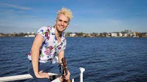 Featuring his signature high energy and charismatic smile, jendrik was pretty happy to meet up and talk about his eurovision experience, which he found pretty. Tes In Depth Germany S Jendrik Sigwart With I Don T Feel Hate That Eurovision Site