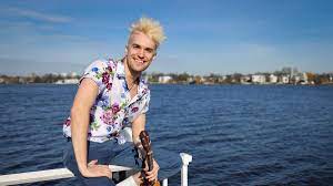 Deren platzierung ganz vorne und ganz hinten sowie die platzierung von deutschland und der. Tes In Depth Germany S Jendrik Sigwart With I Don T Feel Hate That Eurovision Site