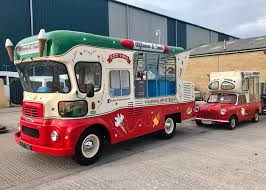 Tim en fuzz werken nauw samen met een gespecialiseerd autorestauratieteam dat helpt bij het herstellen van klassieke auto's van eigenaren uit heel het vk en europa, die vaak in ernstige staat van verval verkeren. Whitby Morrison Vintage Ice Cream Vans The Epitome Facebook