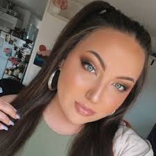 Allison Mcfadden's Instagram, Twitter & Facebook