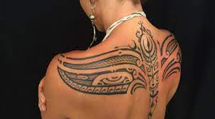 Tatouage Dos Homme Un Tatouage Qui Prendre Des Heures De Travail Pour Un Resultat Incroyabel