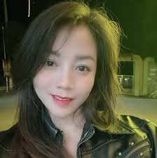 Ê set này giá đang đẹp ở hàn, VN, sing, nhật , đài ib e lun nha