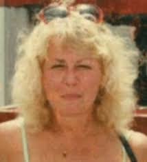 Leslie Barton's Instagram, Twitter & Facebook