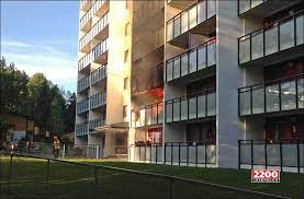 Det brenner i en boligblokk på stovner i oslo søndag ettermiddag. Brann I Boligblokk I Oslo Vg