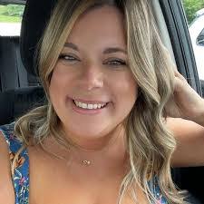 Liz Dinardo's Instagram, Twitter & Facebook