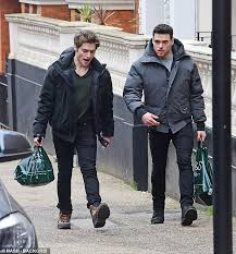 Richard madden is a scottish actor, known for his roles in the hbo series game of thrones, bbc drama show bodyguard, and even in films like rocketman and 1917. Richard Madden And His Actor Pal Froy Gutierrez Grab A Picnic And Head To Hampstead Heath 247 News Around The World