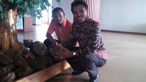 Mengapa Chris Rotok Melontarkan Pernyataan Soal Darah Biru?