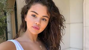 She is the daughter of mandy teefey and ricardo gomez. Nierentransplantation Selena Gomez Zeigt Stolz Die Op Narbe Promiflash De