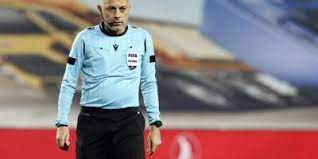 Cüneyt çakır.aferim puanları eşitledin yayıncı kuruluş sende çizgini çektin.golü iptal ettin.çok ilginç bir şampiyonluk yarışı yaşıyormuşuz öyle dedi spiker.gerçekten ilginç!!!! Cuneyt Cakir N Sacina Ne Oldu Kel Miydi Yeni Sac Imaji Saskinlik Yaratti