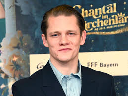 Max von der Groeben: Schauspieler „vom Graf zum Prinzen befördert“