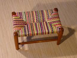 Chaises Aux Couleurs Eclatantes Les Paillages Polychromes Sont Infinis Chaise Paille Restoration De Meuble Chaise Tissu