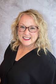 Elizabeth Daffin's Instagram, Twitter & Facebook