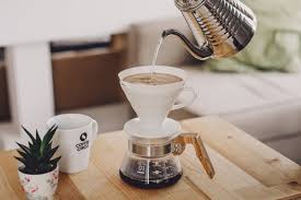 Kaffeezubereitung Mit Dem Handfilter Anleitung In 7 Schritten Kaffee Kaffee Zubereiten Und Kaffee Geschenke