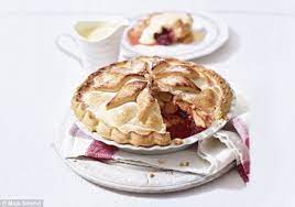 Crumble topping over filling, completely covering it (no berries showing through). Mary Berry Special Autumn Fruit Pie Daily Mail Online