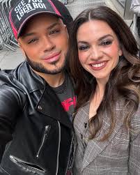 Happy Halloween from me and my new favorite Scream Queen Sienna Shaw  👑🪽🗡️🛡️🩸🤡 @laurenlavera @officialterrifier3 @terrifiermovieofficial  @terrifiershop @damien_leone PS: She called me Pretty!!! 🥹😩😭 #SiennaShaw  #Sienna #LaurenLavera #Terrifier ...