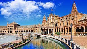 La città offre due differenti facciate: Viaggio In Spagna Gran Tour Dell Andalusia Doveclub