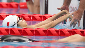 Swimmers, pin xiu swims with her head tilted back and submerged to allow her hips to be raised. Czva5gtf5es8ym