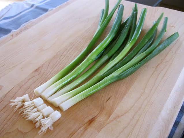 How to Regrow Green Onions From Scraps