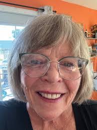 Leslie Maxfield's Instagram, Twitter & Facebook