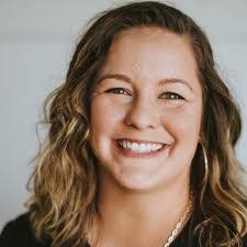 Melanie Thompson's Instagram, Twitter & Facebook