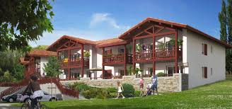 Etxe Gorria La Maison Rouge En Basque Est Une Residence Concue Dans L Esprit D Un Petit Hameau Composee De Huit Petits Batiments House Styles Cabin Home