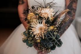 Gold is a very cool color for wedding decor as it brings some festive mood, it's beautiful and sparkling! Opulent Blue And Gold Wedding Ideas