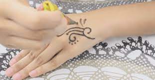 Hal ini tentunya lebih memudahkan karena kamu bisa melihat langsung proses pembuatannya. 100 Motif Gambar Henna Simple Unik Dan Paling Cantik Buat Pengantin Balubu