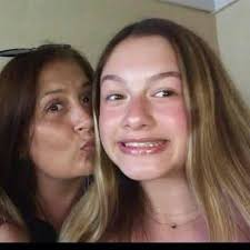 My daughter learned design and set up her online store and I am the first  to order this Quilt, from her, she is asking you what you think of her  design, she