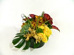 Splendid Sunset Floral Designed By Steven Bowles Creative Naples Fl Www Stevenbowlescreati Tropical Flower Arrangements Flower Centerpieces Tropical Floral