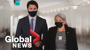 The queen, as a political sovereign, is shared equally with the 15 other commonwealth realms and the 10 provinces of canada, but she physically resides predominantly in her oldest and most populous realm, the united kingdom. Jyvlew56mqcyhm
