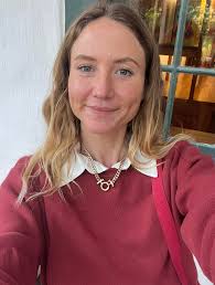 MULLERHOF , JAN CILLIERS STREET I have a un/furnished 2 equal-sized bedroom  (north facing) apartment with lounge , kitchen and bathroom close to the  Engineering faculty. Walking distance to campus and Eikestad