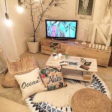 Berikut adalah desain ruang tamu tanpa kursi cantik dan kreatif sebagai refensi untuk rumah kesayangan anda. Desain Ruang Tv Sederhana Tanpa Sofa Selonjoran Santuy Bangizaltoy Com