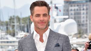 Chris pine is keeping things natural. Chris Pine Slams Superhero Diets Reveals How He Bulked Up For Wonder Woman Movie Entertainment Tonight