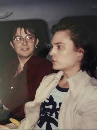 Brett looking like he's about to kiss the 'mic!!☺