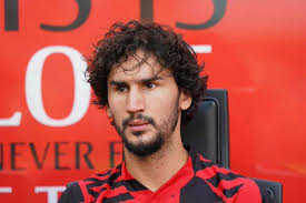 Milan: offerta per un giovane difensore Le news 👉  https://milanworld.net/threads/milan-su-k-pasalic-presentata-offerta-sfida-alla-roma.151871  #Milan #Acmilan #Calciomercato