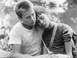 Resultado de imagem para amigos abraçando