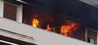 Scene drammatiche a pescara per un incendio che, dal primo pomeriggio, sta devastando la zona sud della città, tra fosso vallelunga, via scarfoglio e via terra vergine. 5nfc57gnemia2m