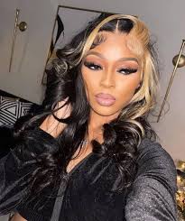 Amazon.com: BlackSwern 臭鼬假髮,金髮臭鼬條身體波浪蕾絲前假髮預先拔除無膠蕾絲假髮適合黑人女性: 美容與個人護理