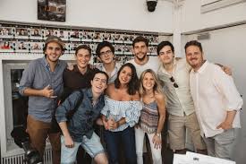 Se dio a conocer por el éxito de su primer sencillo, el mismo sol, durante el verano de 2015. Alvaro Soler Shakiriza Su Cancion Sofia En Lo 40 Actualidad Los40