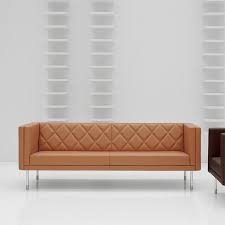 Die meisten chesterfield sofas sind mit hochwertigem leder gepolstert, das von europäischen was ein chesterfield sofa wirklich ausmacht ist der sitzschaum, bei sessel wie bei sofa ist diese. Chesterfield Sofa Harlequin Halle Leder Edelstahl Contract
