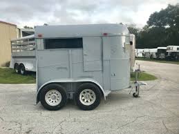 4′ front dress area has carpet on the drop wall and gooseneck floor, 2 removable saddle racks, 1 blanket bar, 1 brush tray and 6 bridle. Find The Perfect Horse Trailer Online