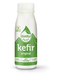 Dans un décor qui rappelle les bars espagnols, on vient entre amis pour passer un moment convivial. Kefir Original Biotiful Dairy