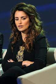 Don't forget to bookmark penelope cruz curly hair using ctrl + d (pc) or command + d (macos). Penelope Cruz Fantastic Wavy Hair Penelope Cruz Penelope Salma Hayek Penelope Cruz